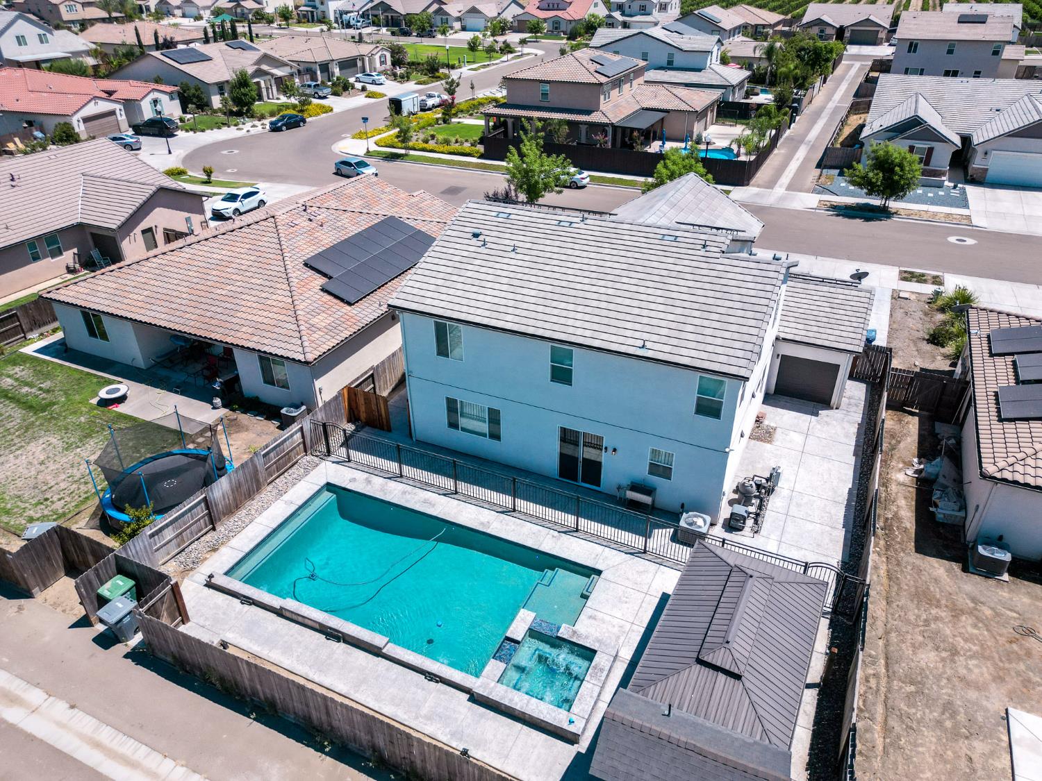 763 Howard St, Kingsburg, CA 93631