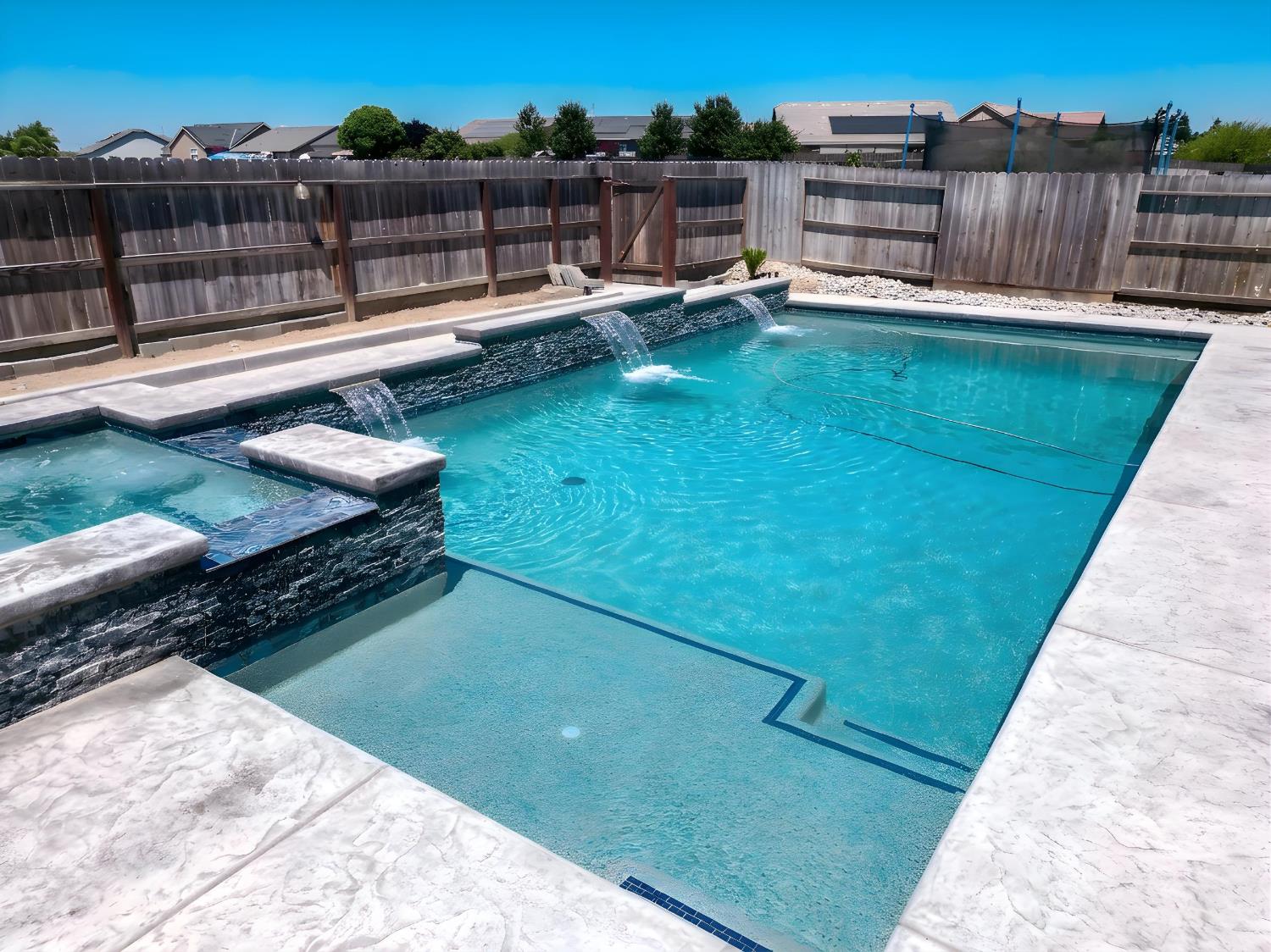 763 Howard St, Kingsburg, CA 93631