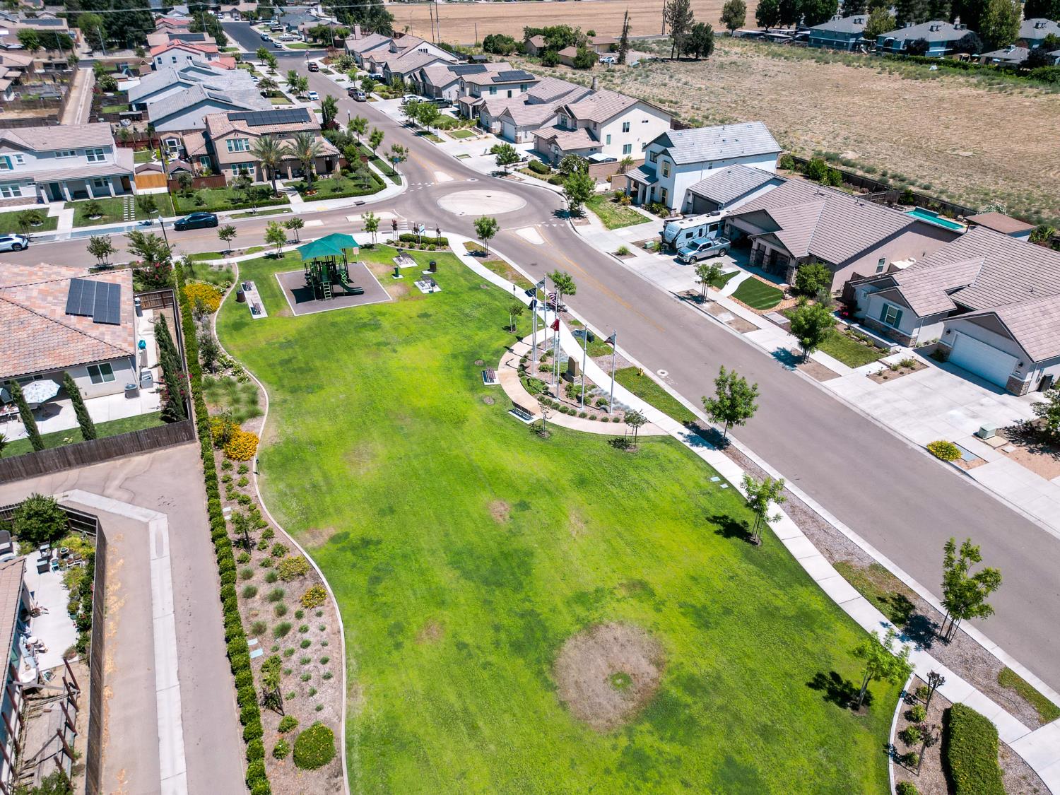 763 Howard St, Kingsburg, CA 93631