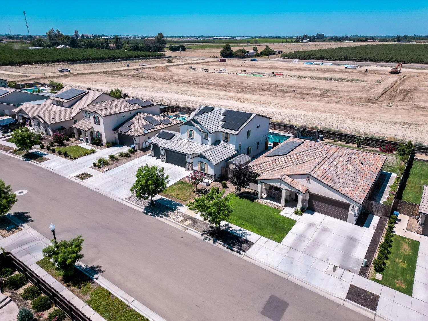 763 Howard St, Kingsburg, CA 93631