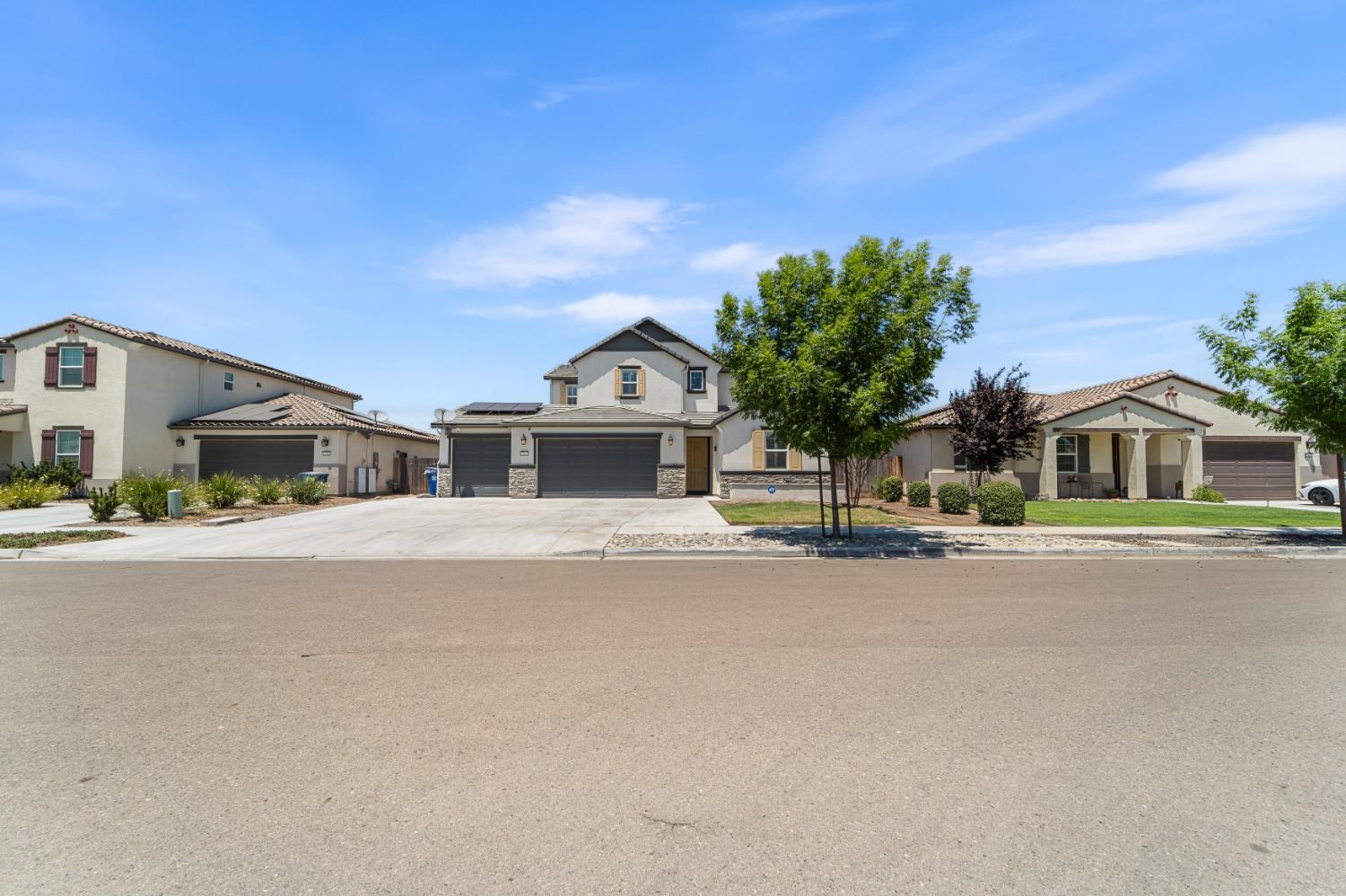 763 Howard St, Kingsburg, CA 93631