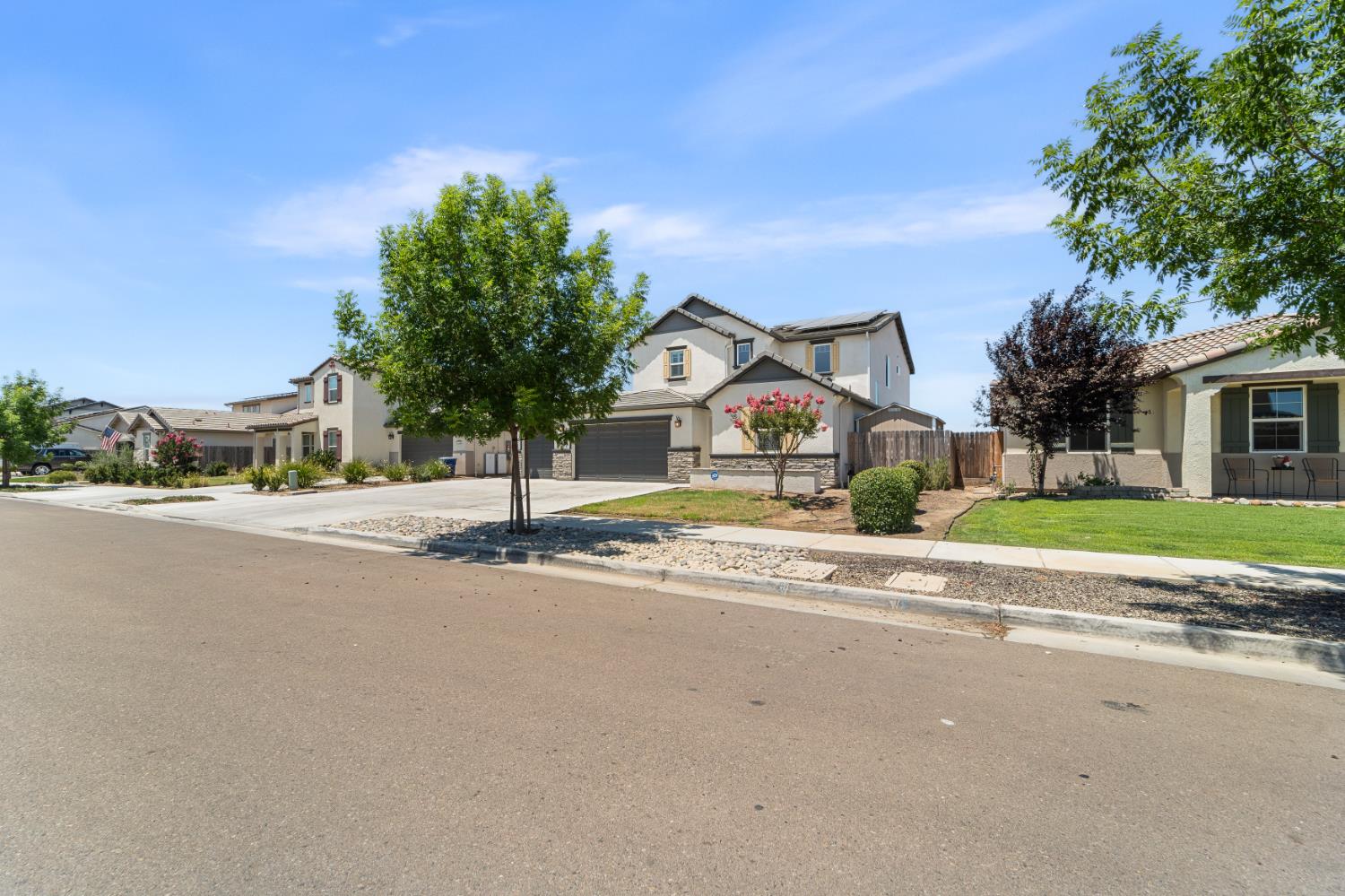 763 Howard St, Kingsburg, CA 93631
