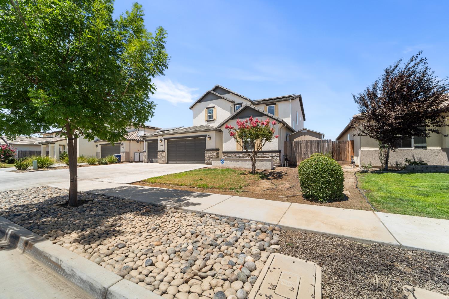 763 Howard St, Kingsburg, CA 93631
