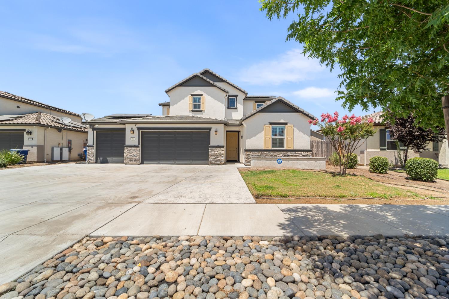 763 Howard St, Kingsburg, CA 93631
