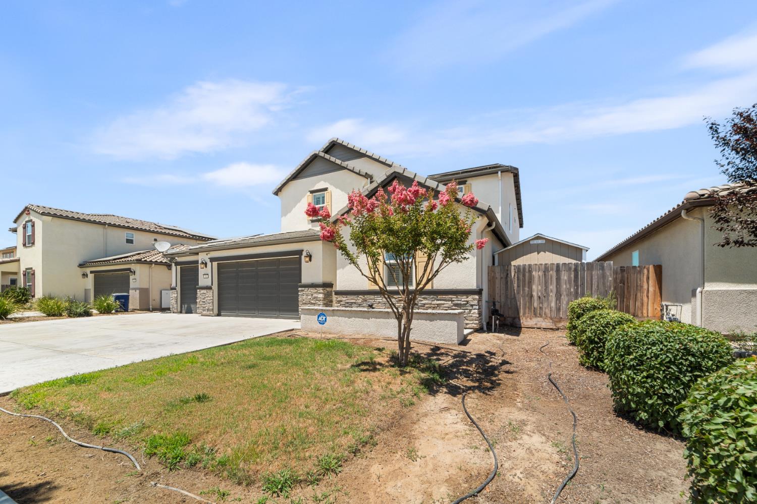 763 Howard St, Kingsburg, CA 93631