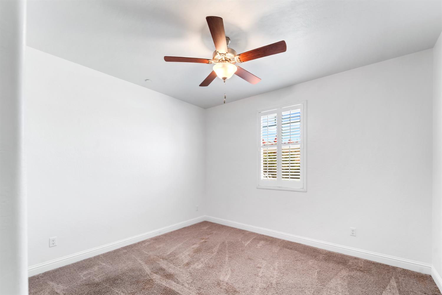 763 Howard St, Kingsburg, CA 93631