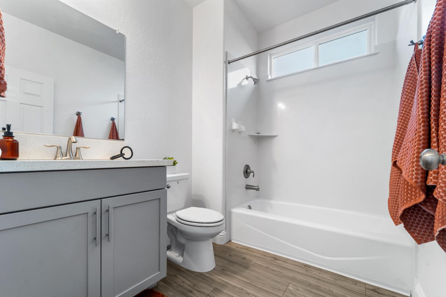 763 Howard St, Kingsburg, CA 93631
