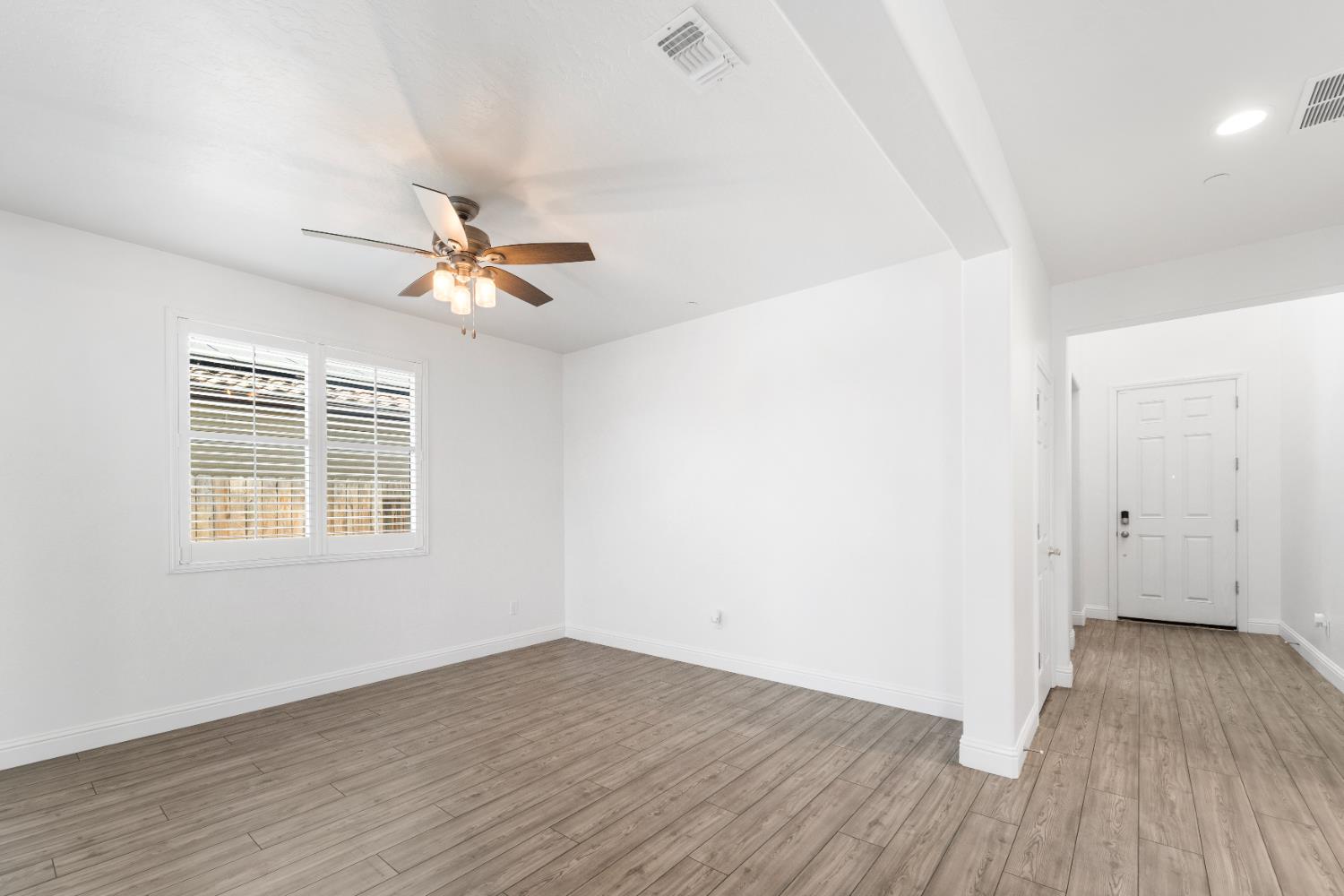 763 Howard St, Kingsburg, CA 93631