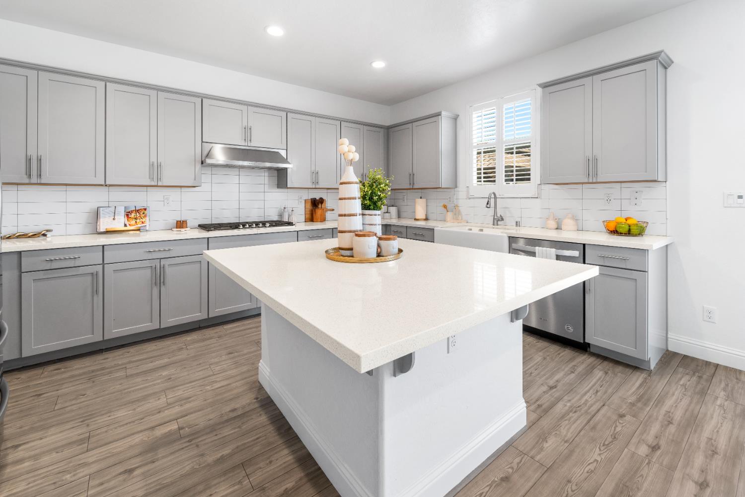 763 Howard St, Kingsburg, CA 93631