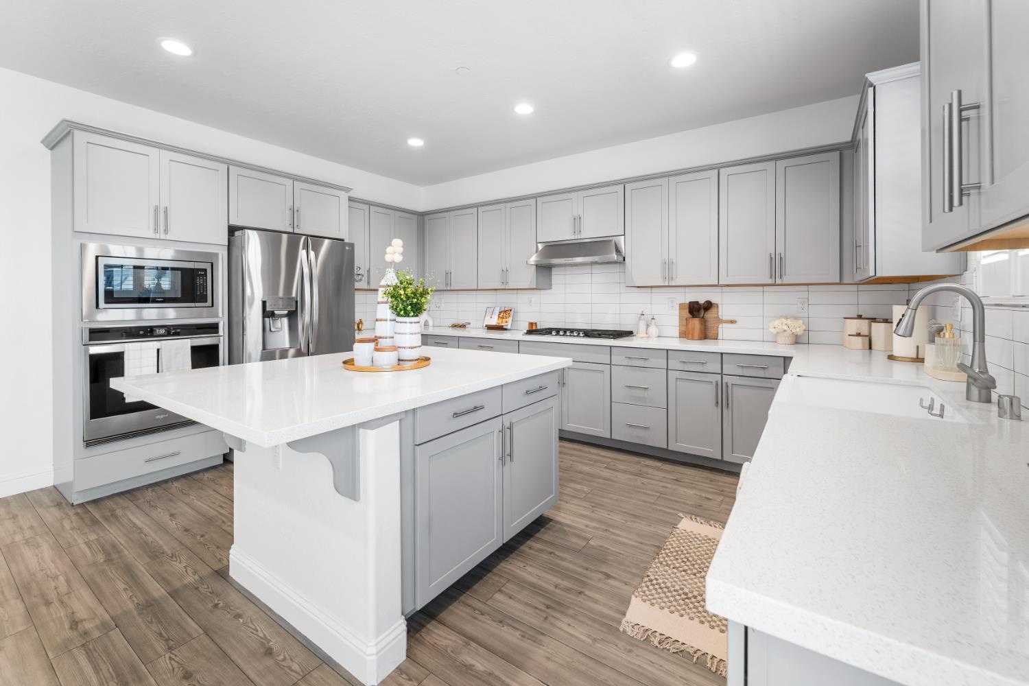 763 Howard St, Kingsburg, CA 93631