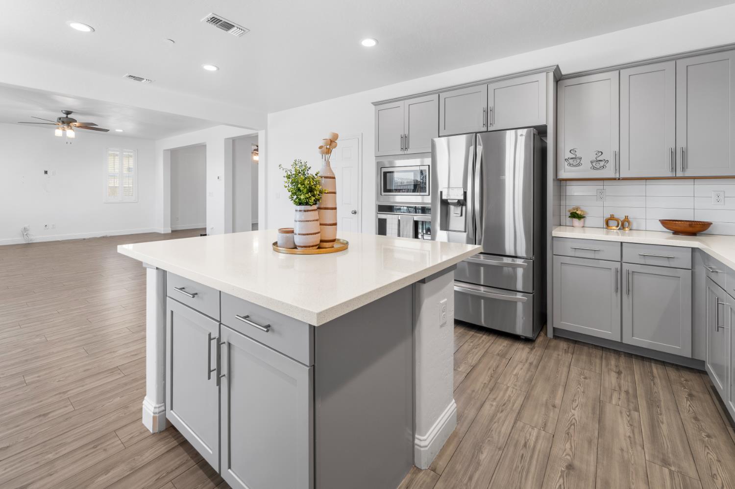 763 Howard St, Kingsburg, CA 93631