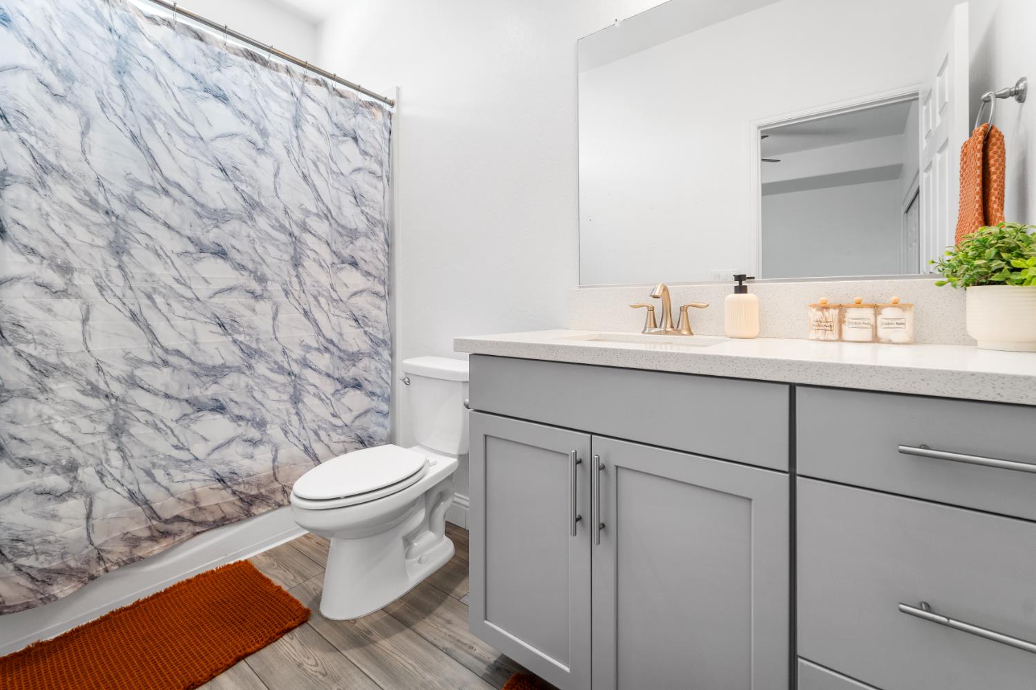 763 Howard St, Kingsburg, CA 93631
