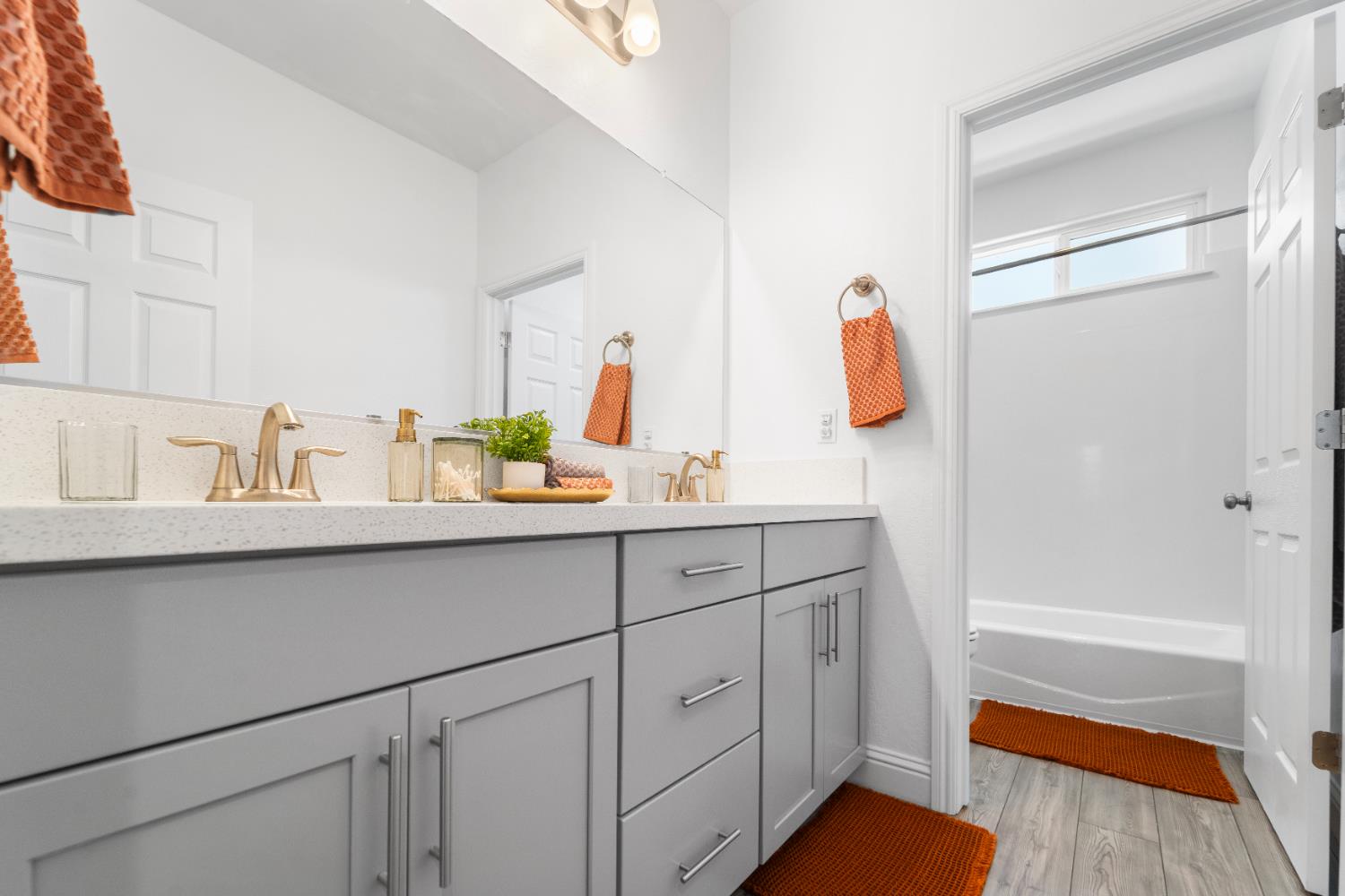 763 Howard St, Kingsburg, CA 93631