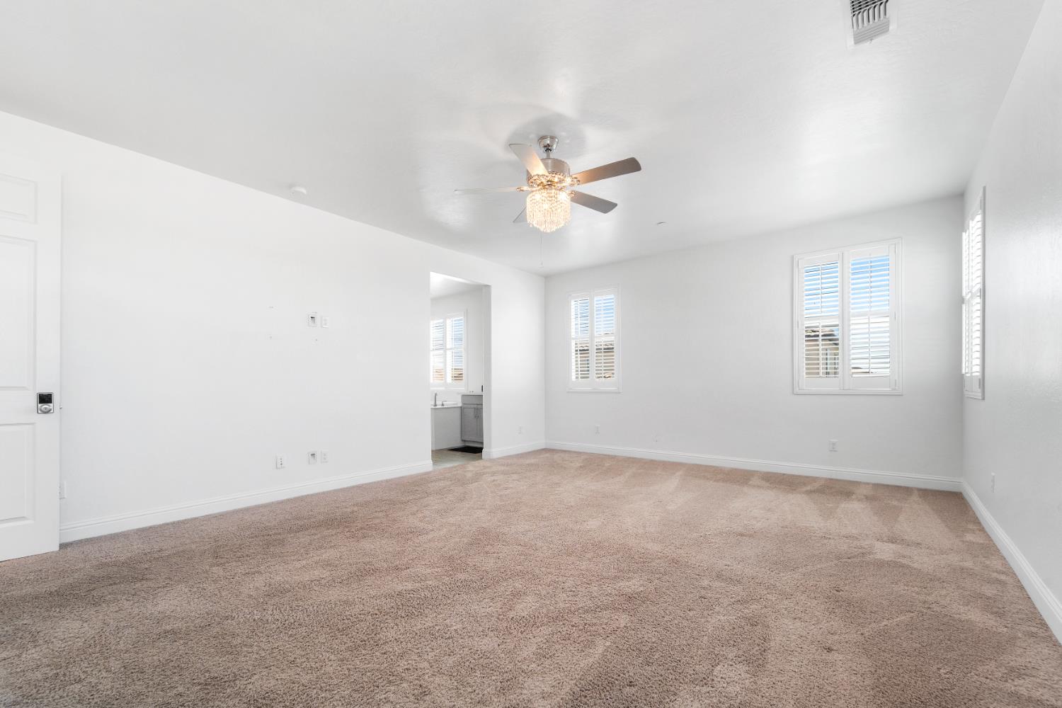 763 Howard St, Kingsburg, CA 93631