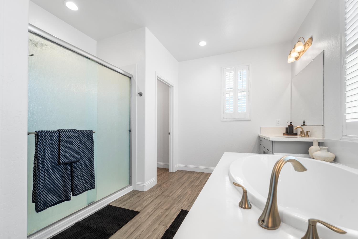 763 Howard St, Kingsburg, CA 93631