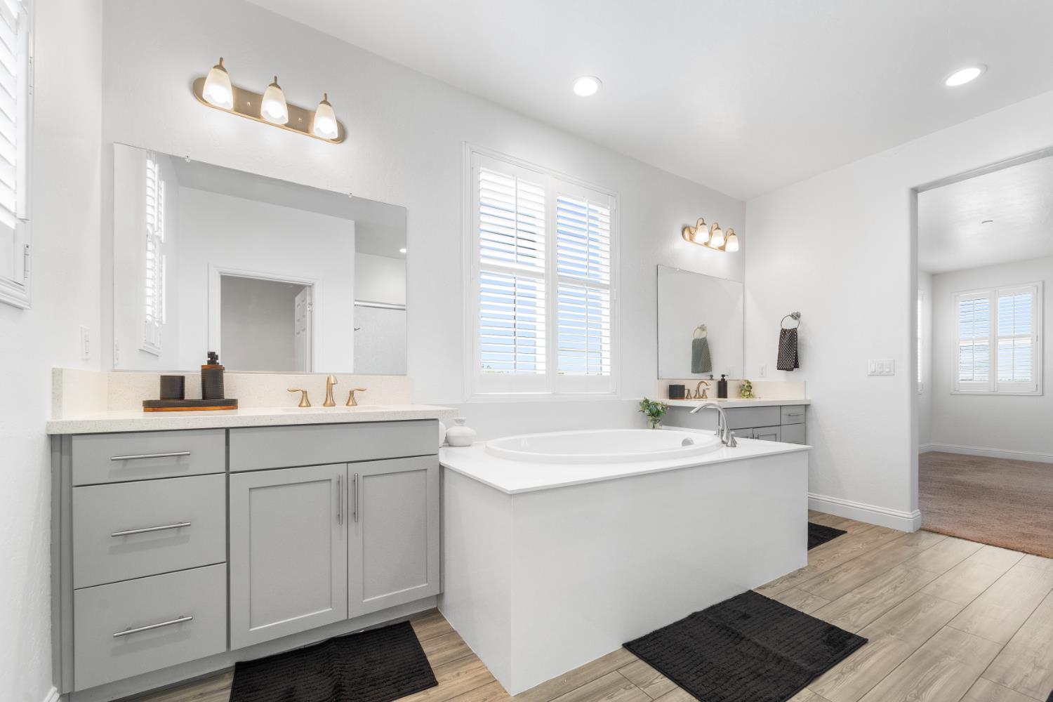 763 Howard St, Kingsburg, CA 93631