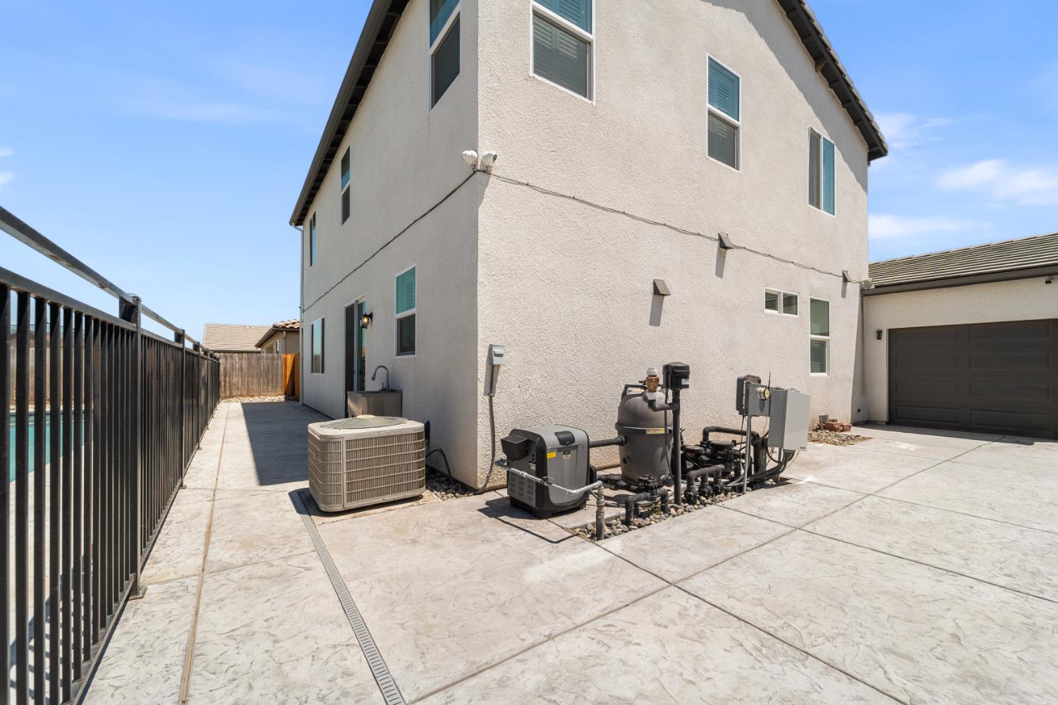 763 Howard St, Kingsburg, CA 93631