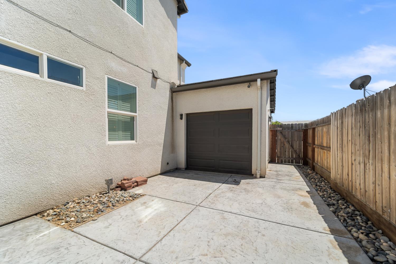 763 Howard St, Kingsburg, CA 93631