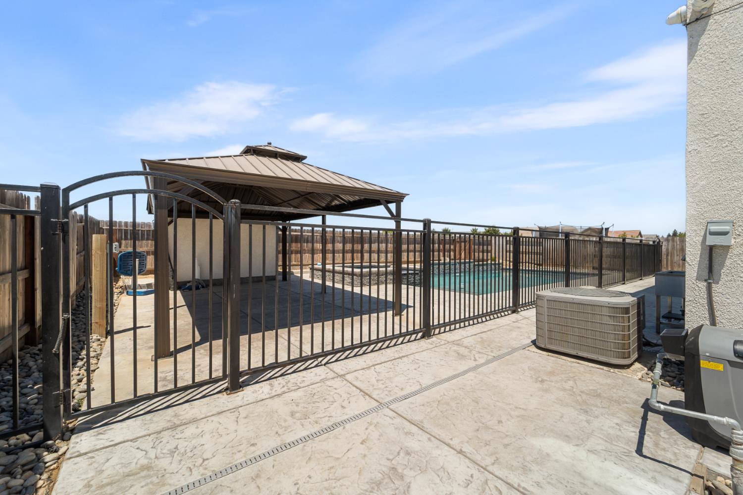 763 Howard St, Kingsburg, CA 93631