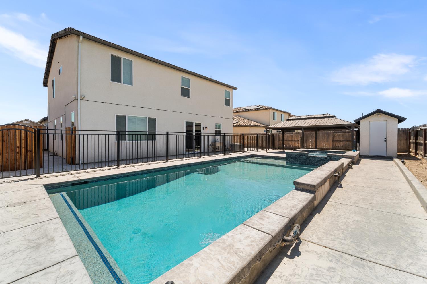 763 Howard St, Kingsburg, CA 93631