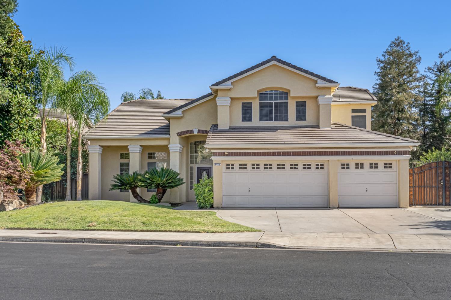 2463 Twain Ave, Clovis, CA 93611
