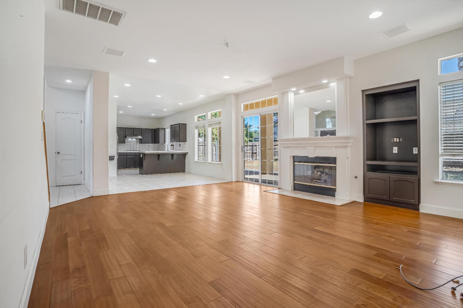 2463 Twain Ave, Clovis, CA 93611