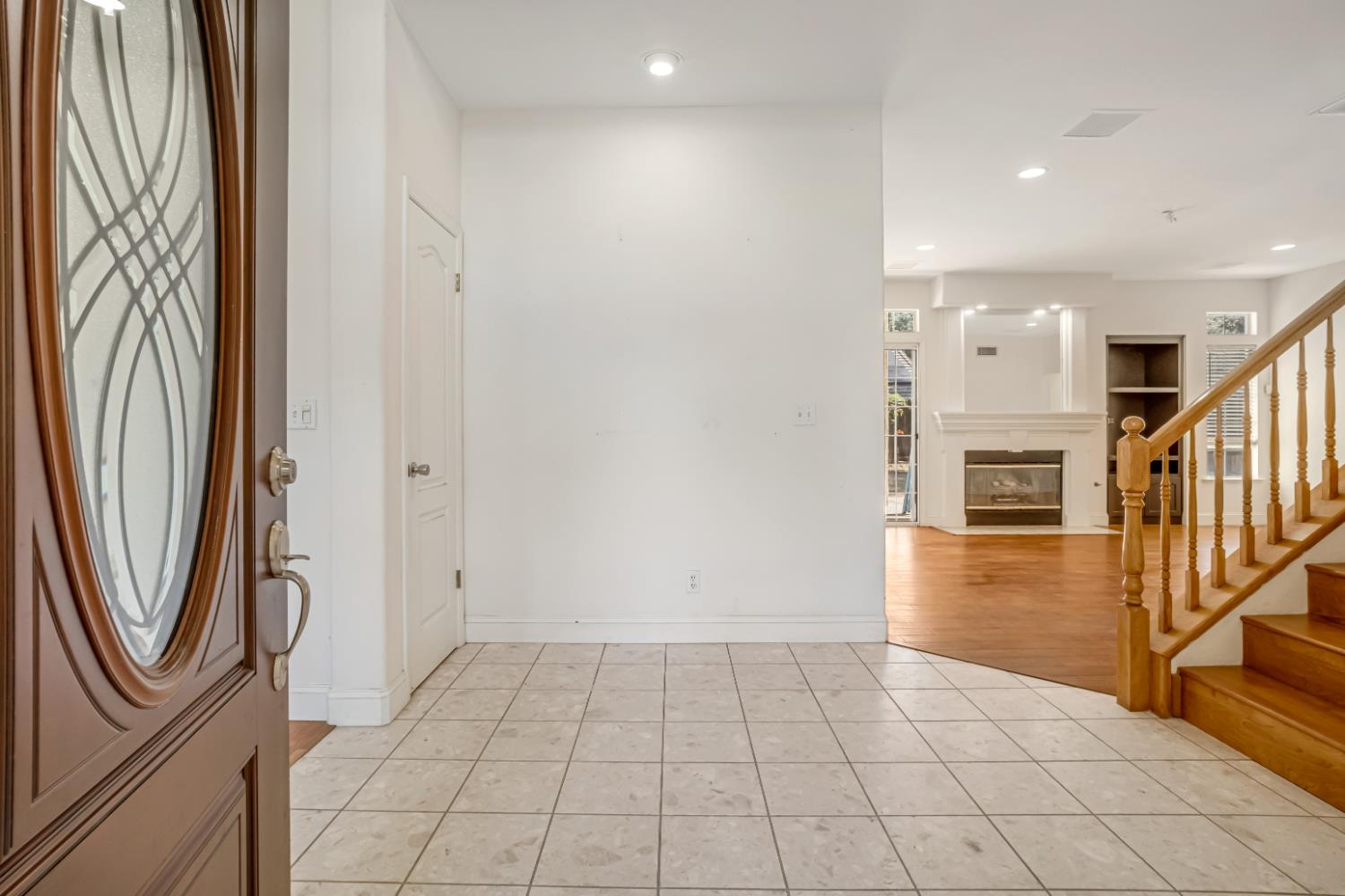 2463 Twain Ave, Clovis, CA 93611
