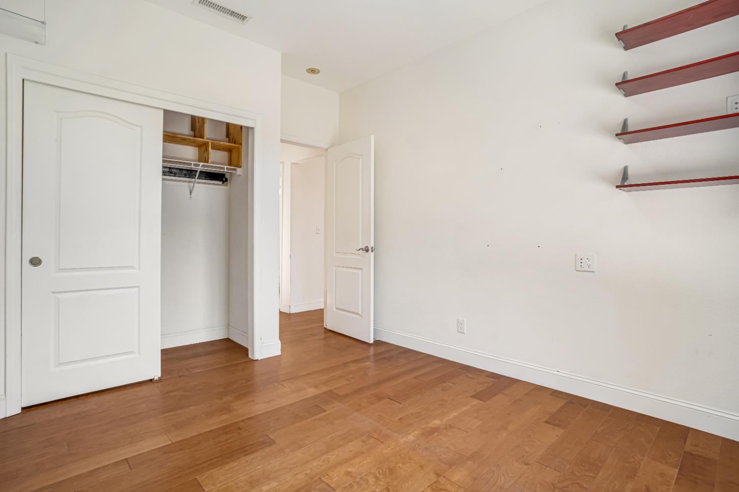 2463 Twain Ave, Clovis, CA 93611