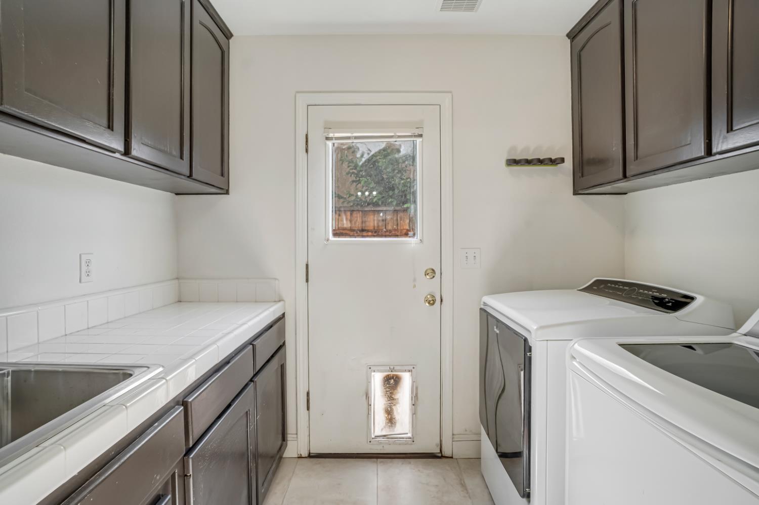 2463 Twain Ave, Clovis, CA 93611