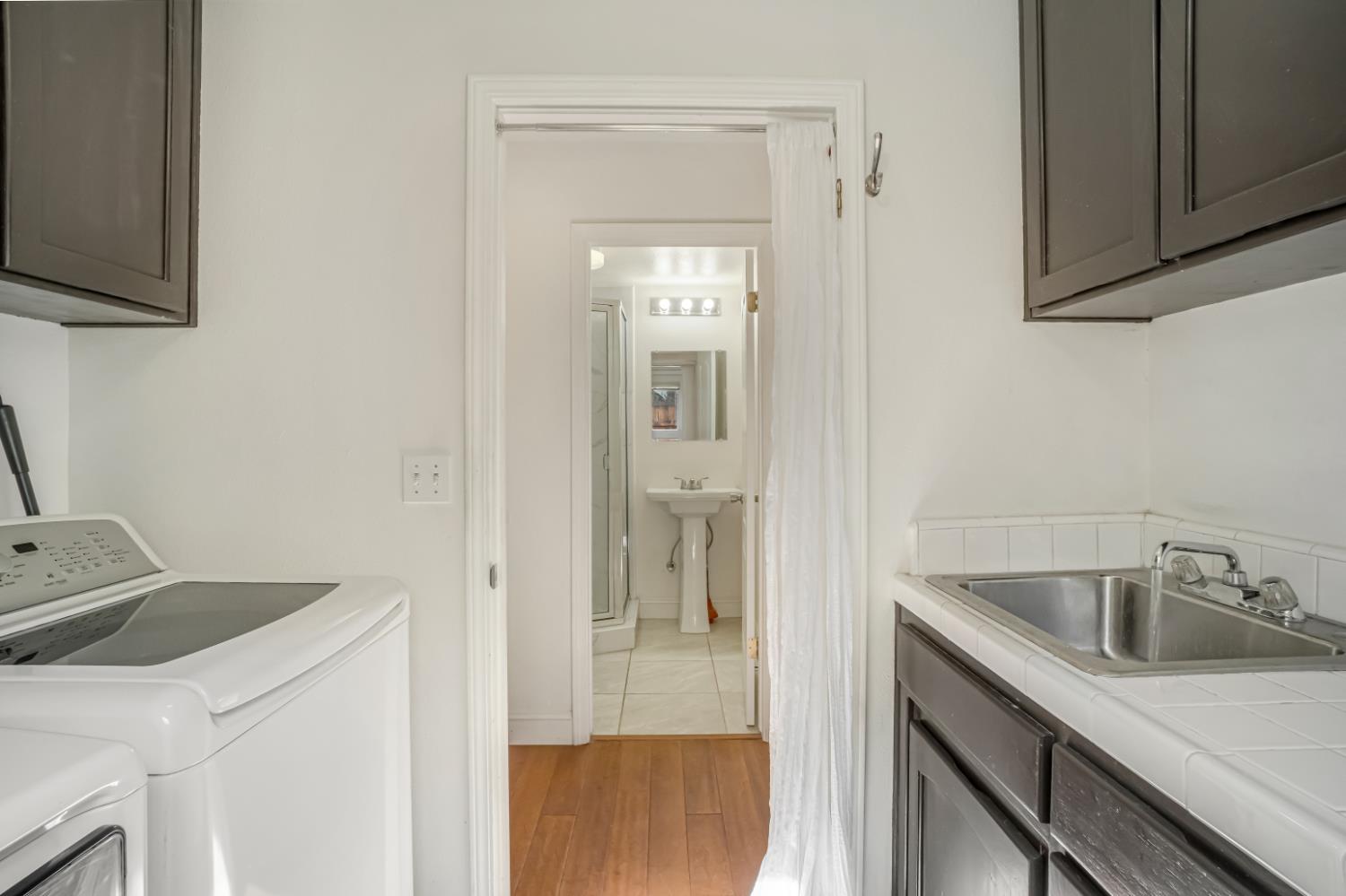 2463 Twain Ave, Clovis, CA 93611