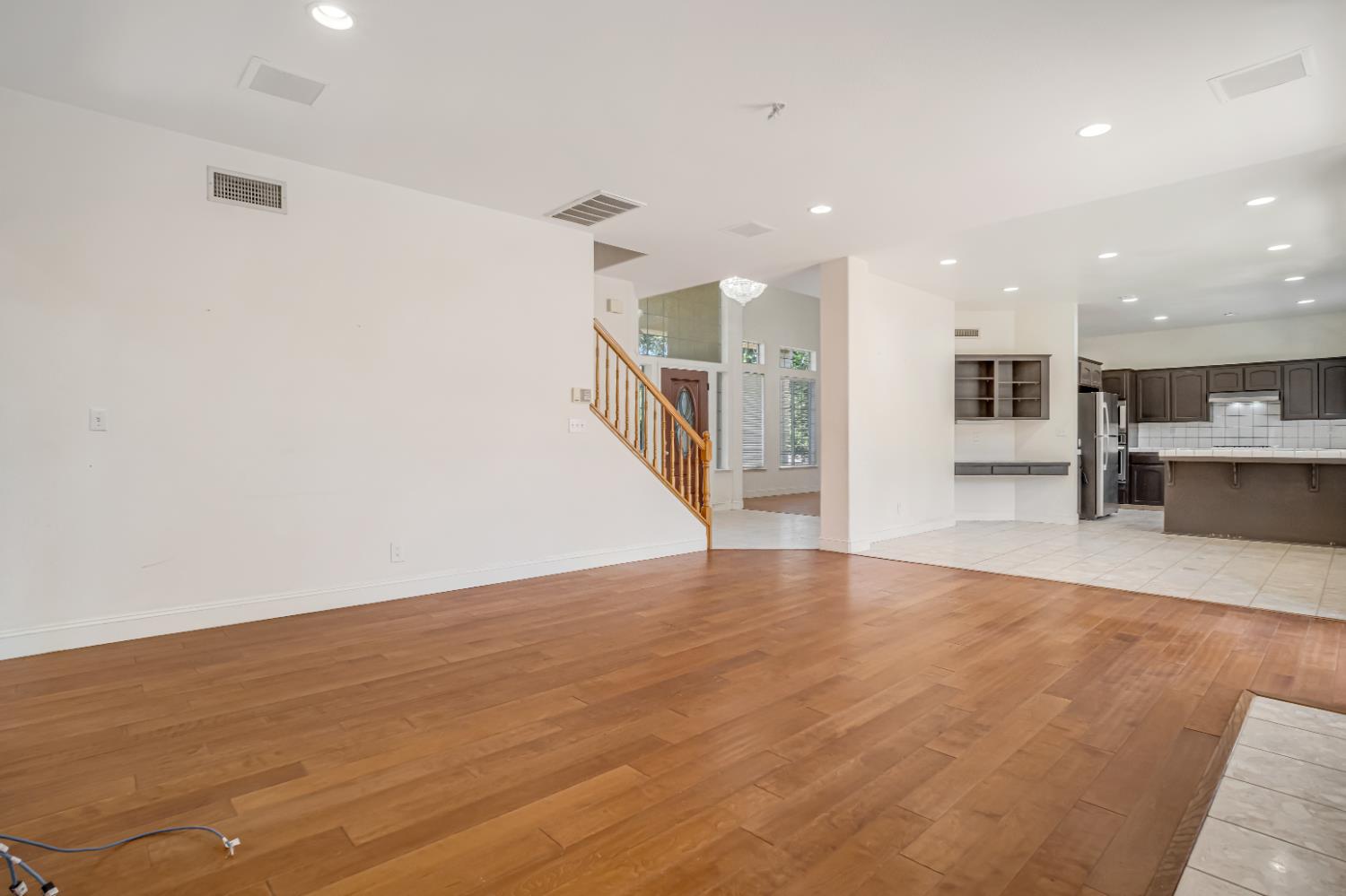 2463 Twain Ave, Clovis, CA 93611