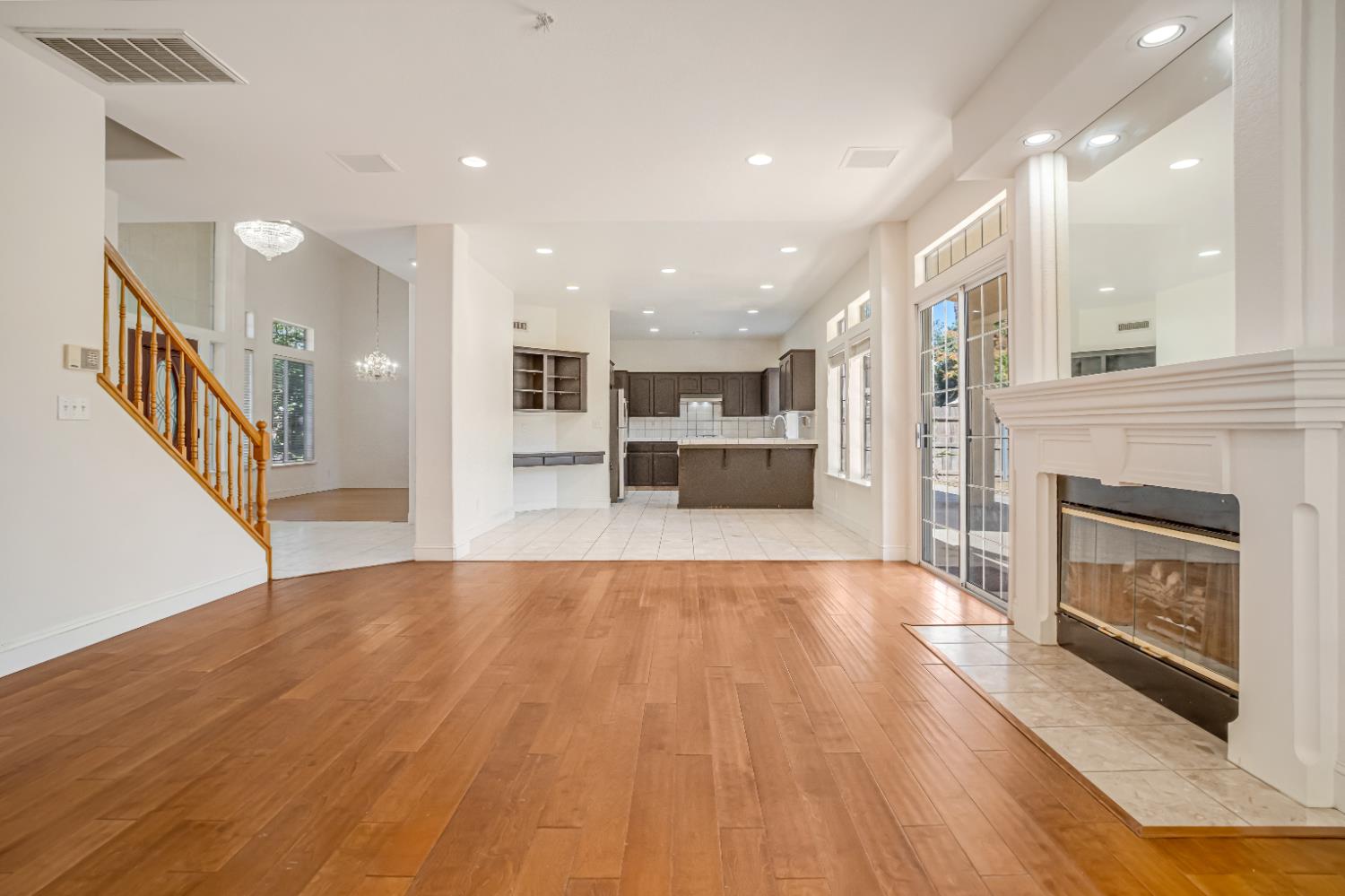 2463 Twain Ave, Clovis, CA 93611