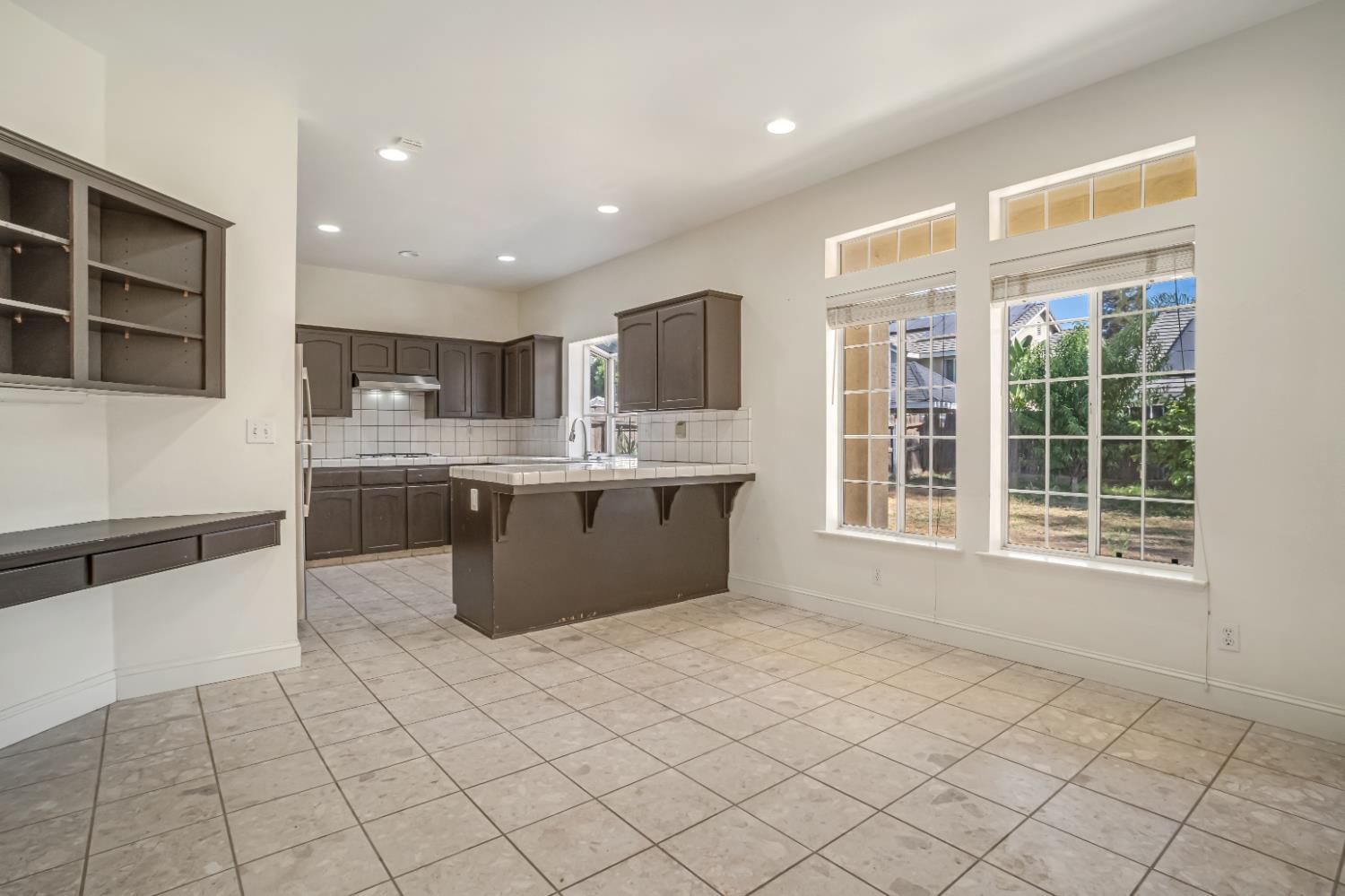 2463 Twain Ave, Clovis, CA 93611