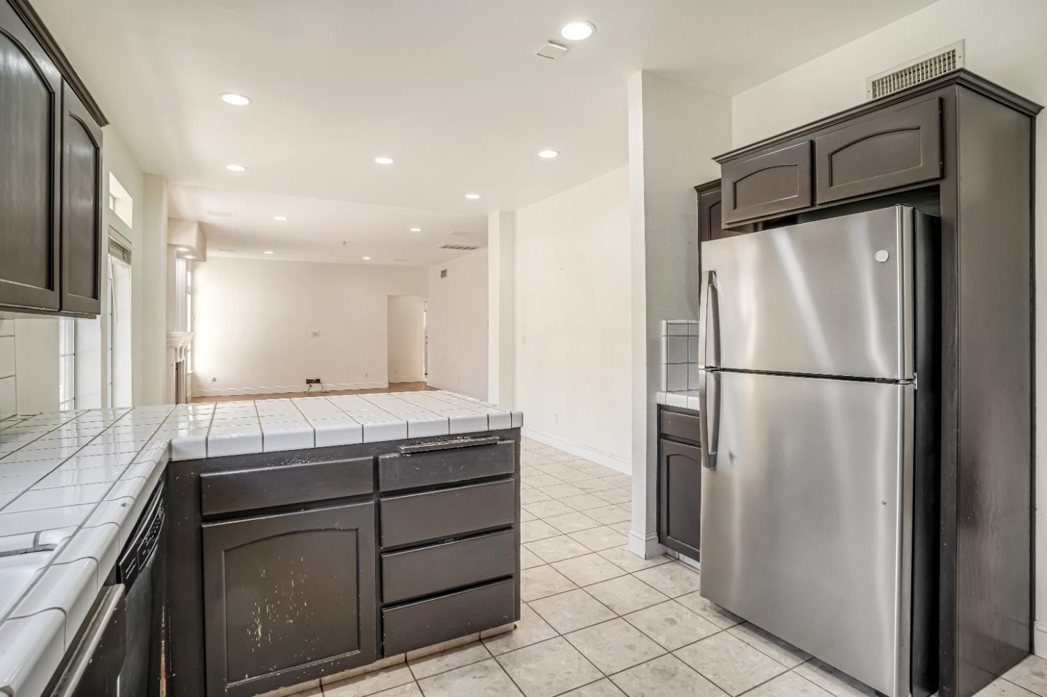 2463 Twain Ave, Clovis, CA 93611