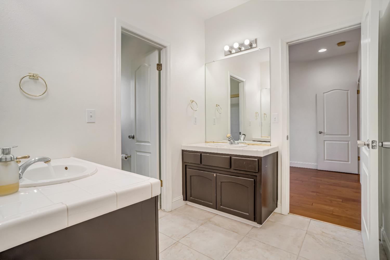 2463 Twain Ave, Clovis, CA 93611