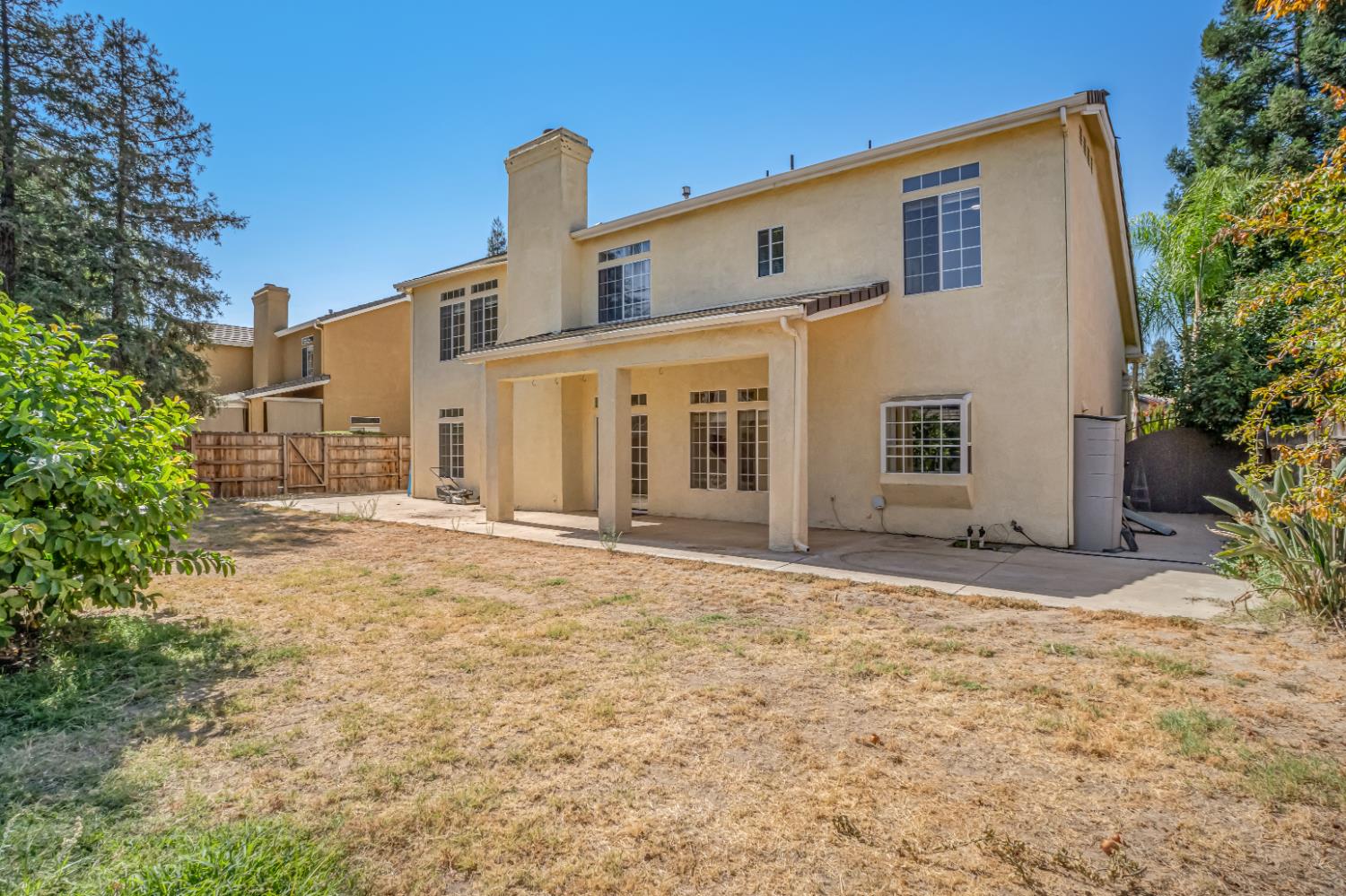 2463 Twain Ave, Clovis, CA 93611