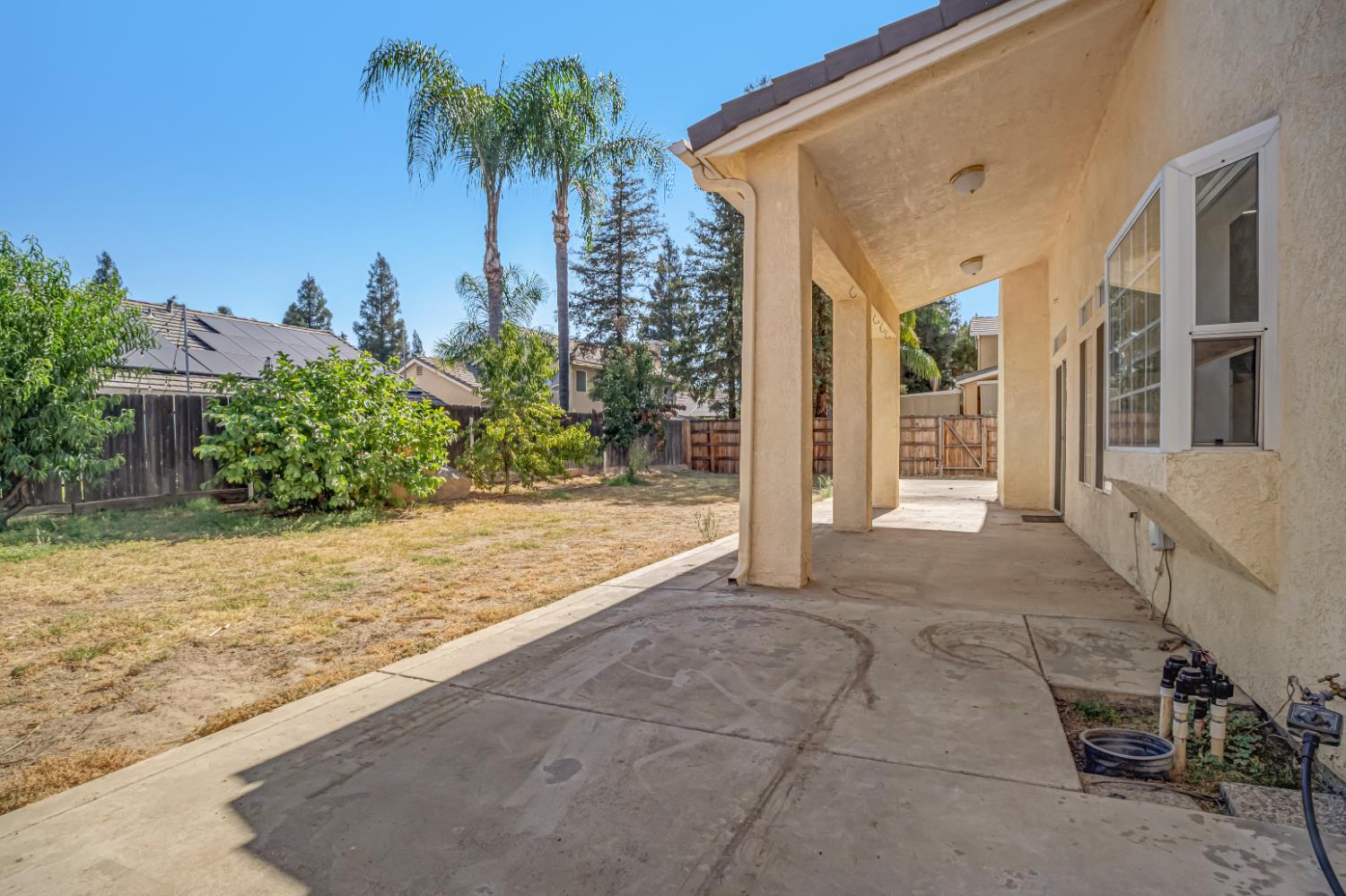 2463 Twain Ave, Clovis, CA 93611