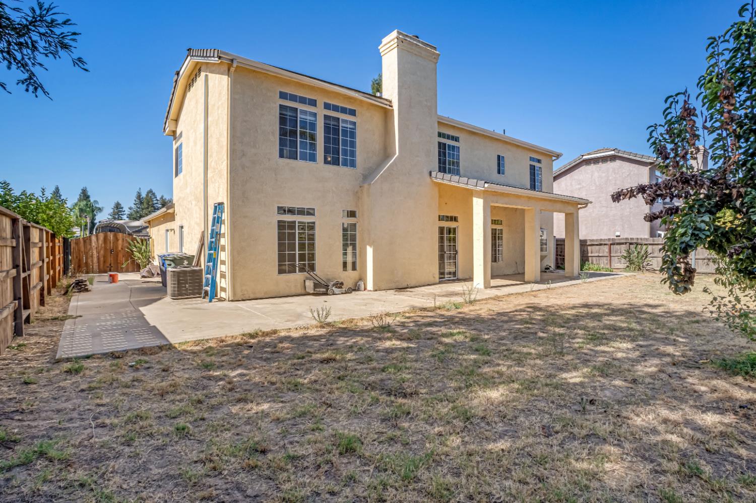 2463 Twain Ave, Clovis, CA 93611