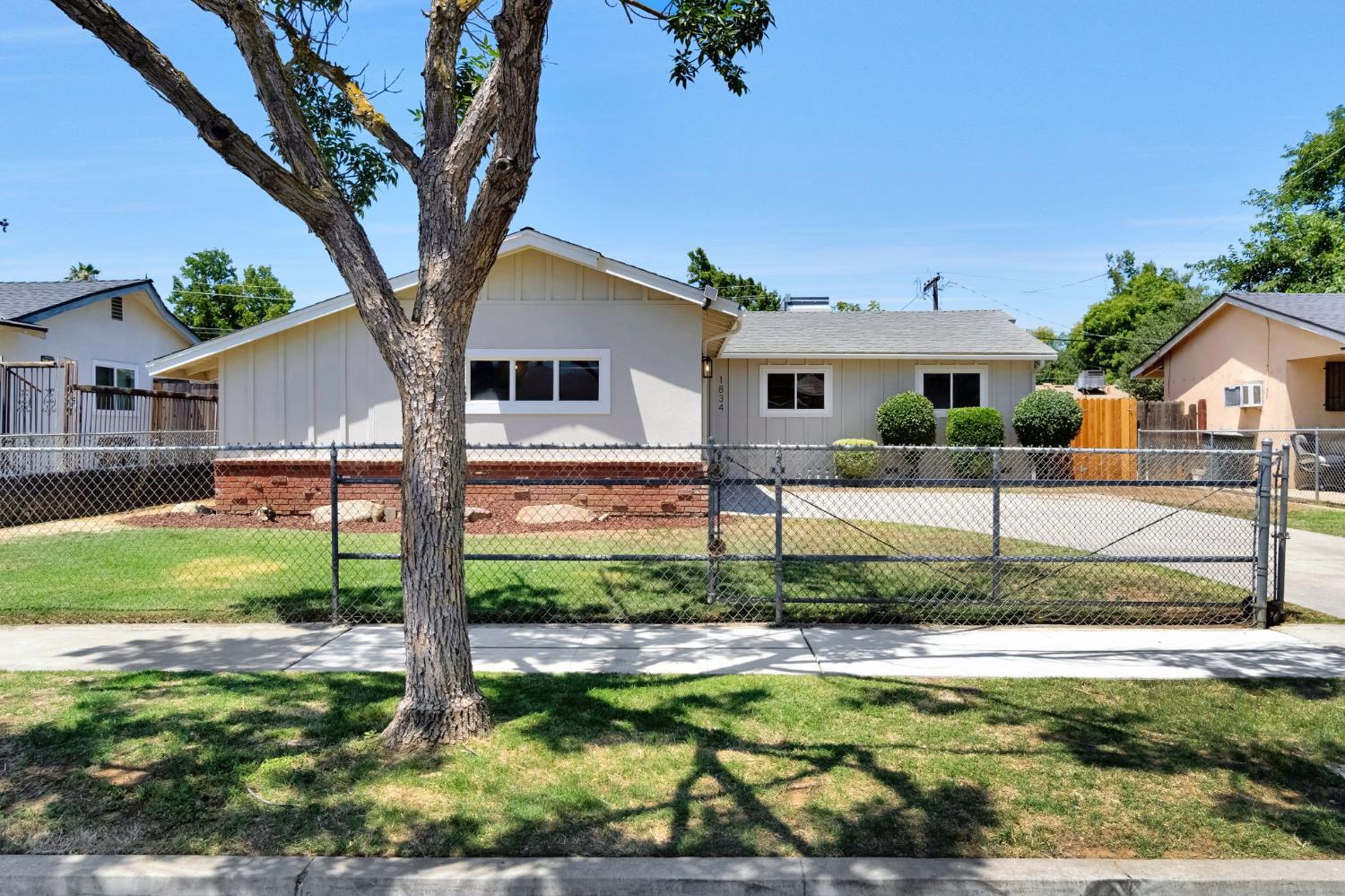 1834 S Backer Ave, Fresno, CA 93702