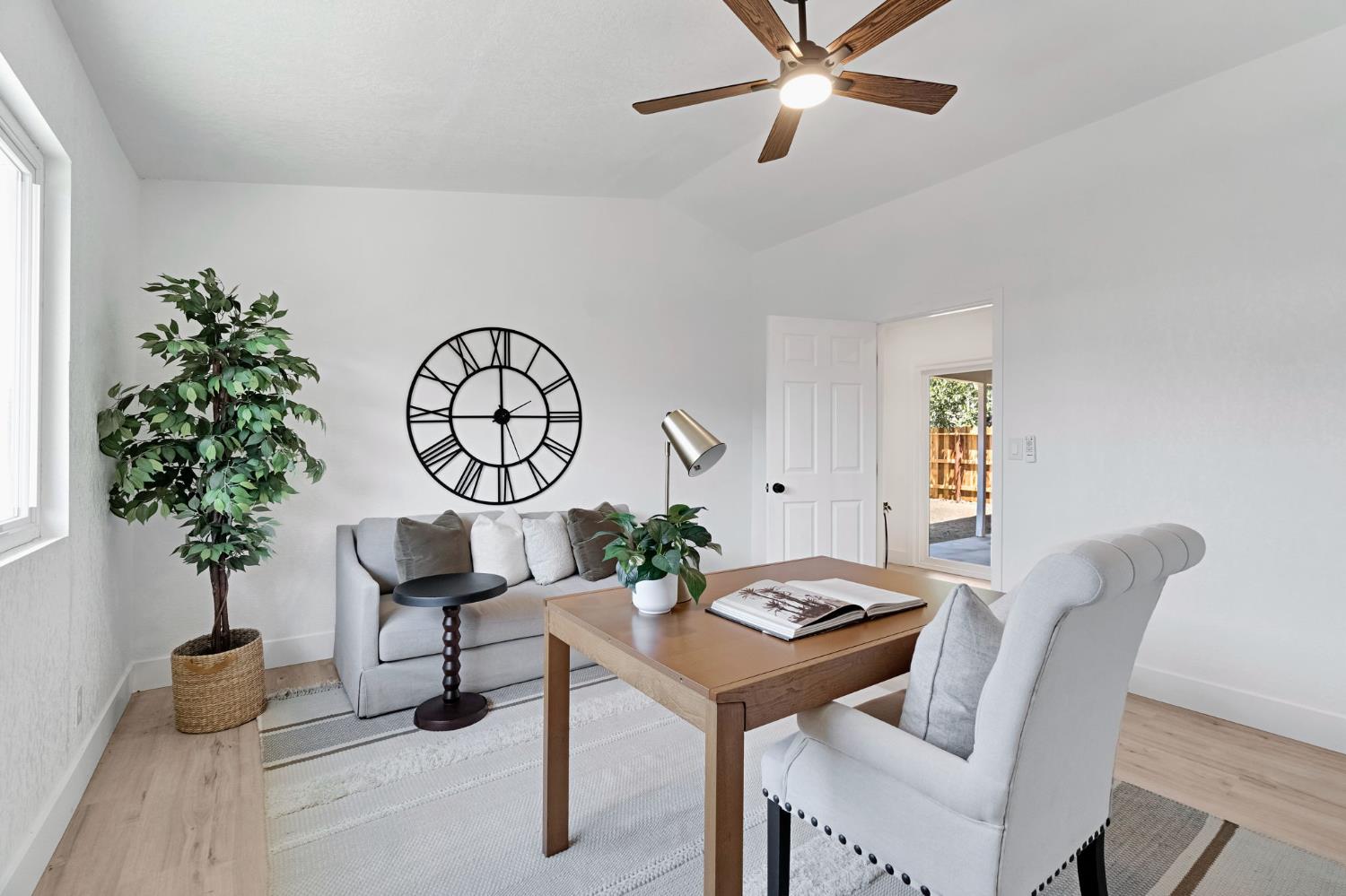 1834 S Backer Ave, Fresno, CA 93702