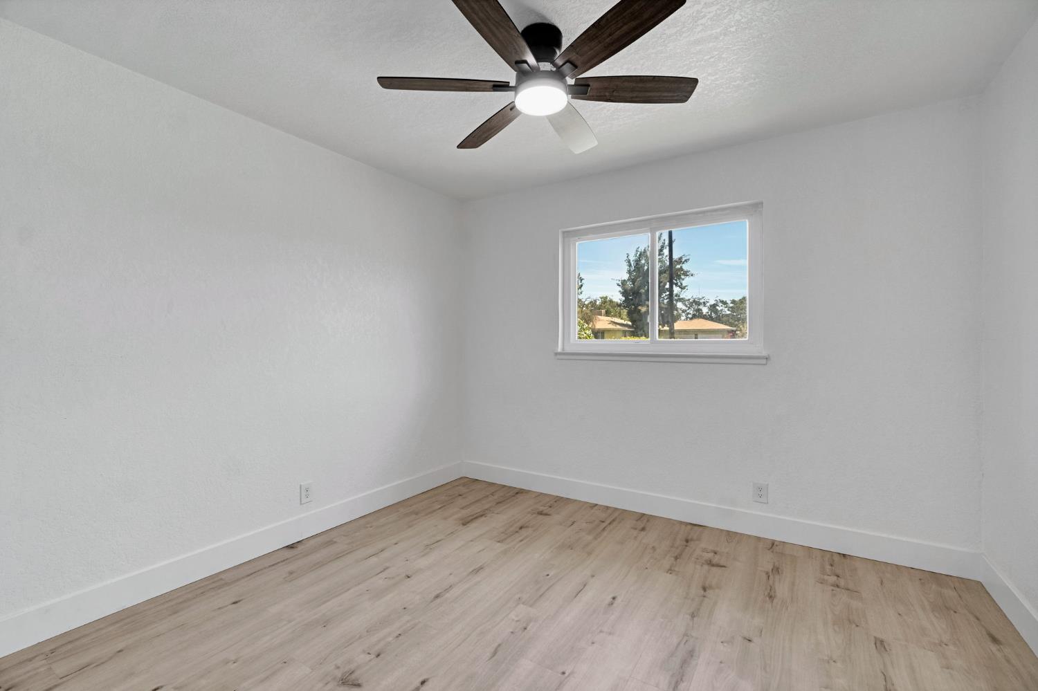 1834 S Backer Ave, Fresno, CA 93702