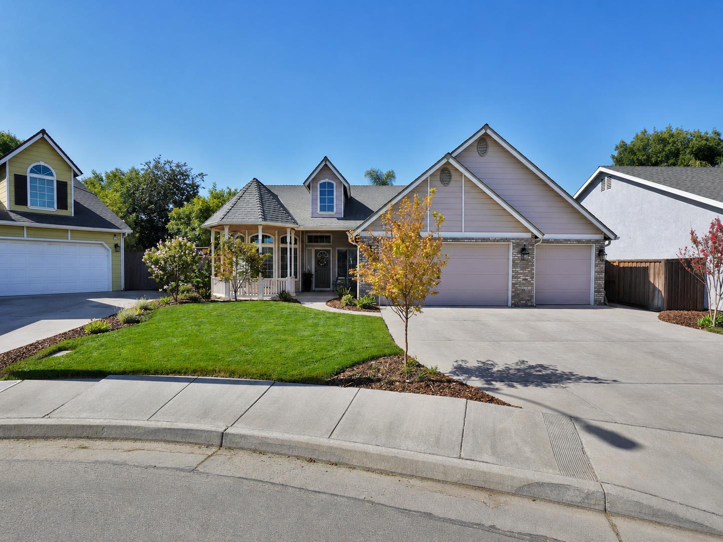 1059 W Julia Way, Hanford, CA 93230