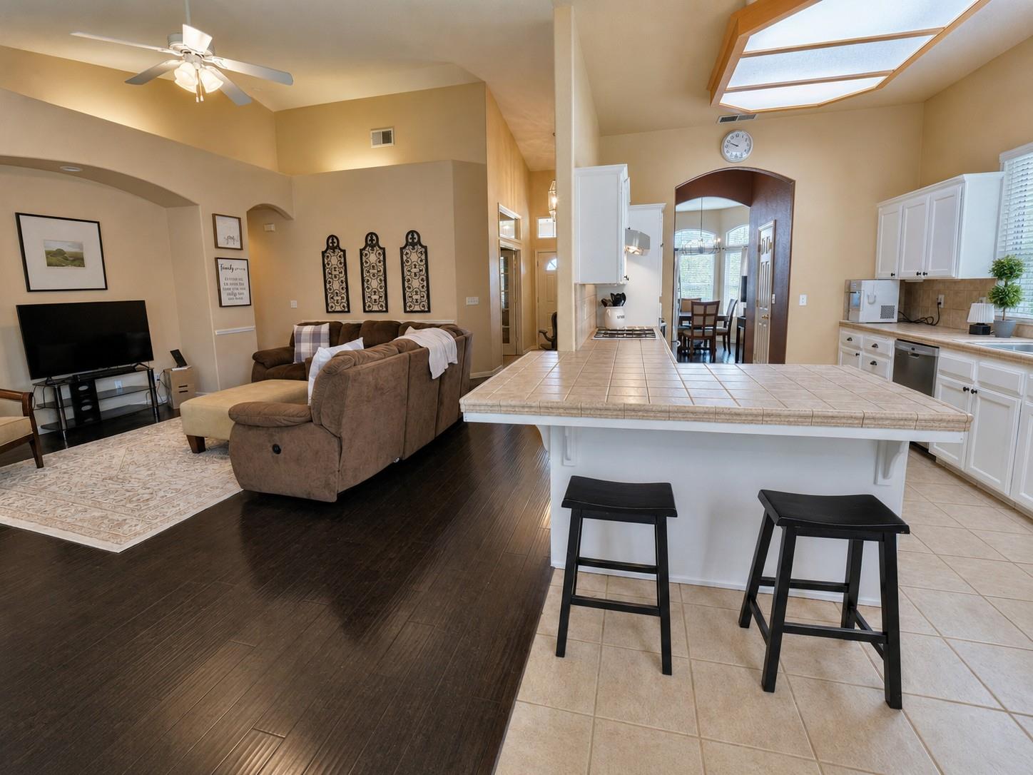1059 W Julia Way, Hanford, CA 93230