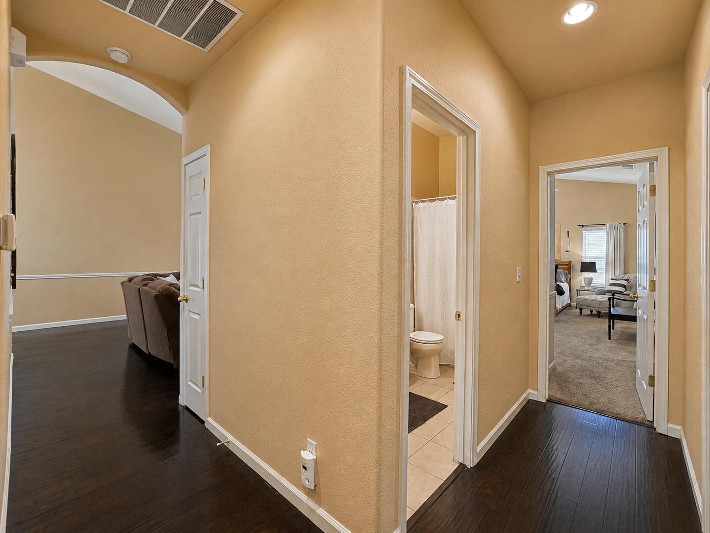 1059 W Julia Way, Hanford, CA 93230