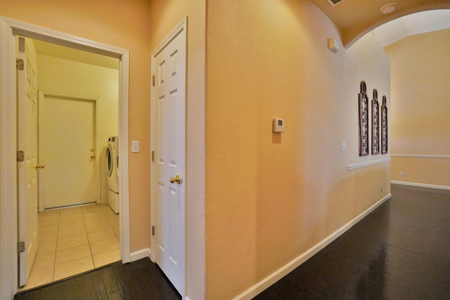 1059 W Julia Way, Hanford, CA 93230