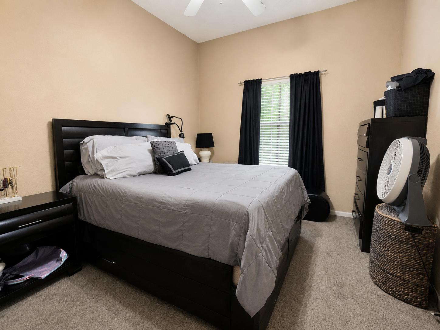1059 W Julia Way, Hanford, CA 93230