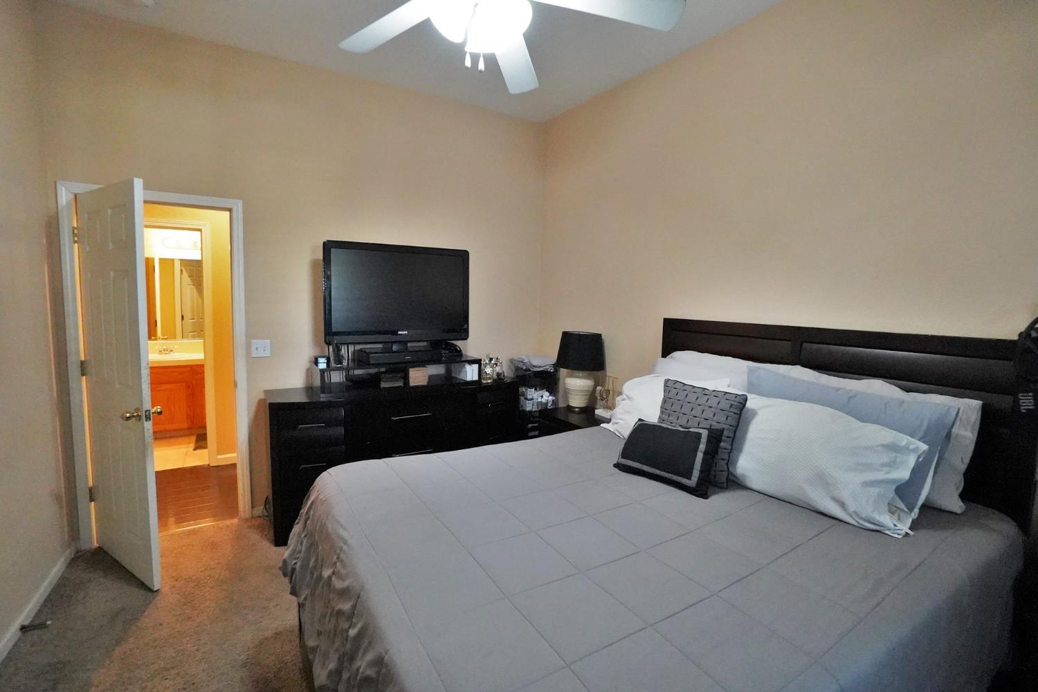 1059 W Julia Way, Hanford, CA 93230