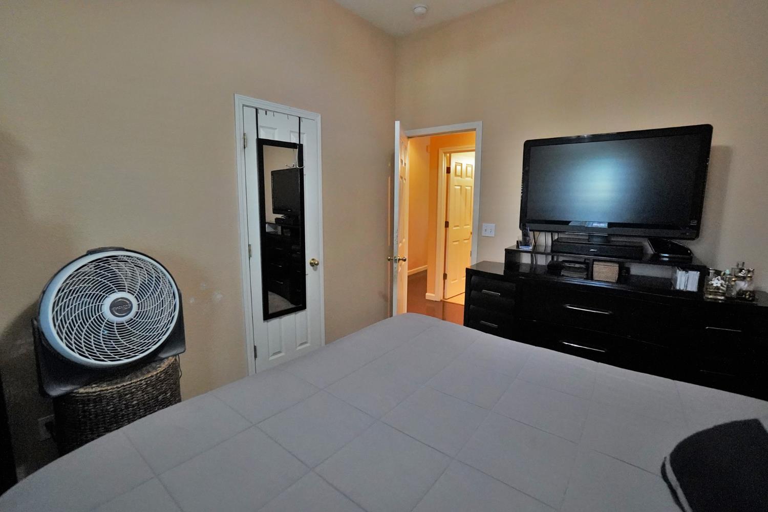 1059 W Julia Way, Hanford, CA 93230