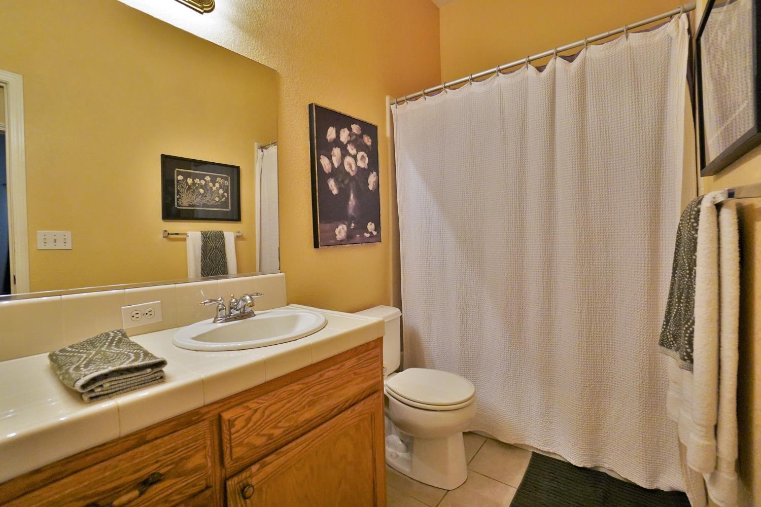 1059 W Julia Way, Hanford, CA 93230