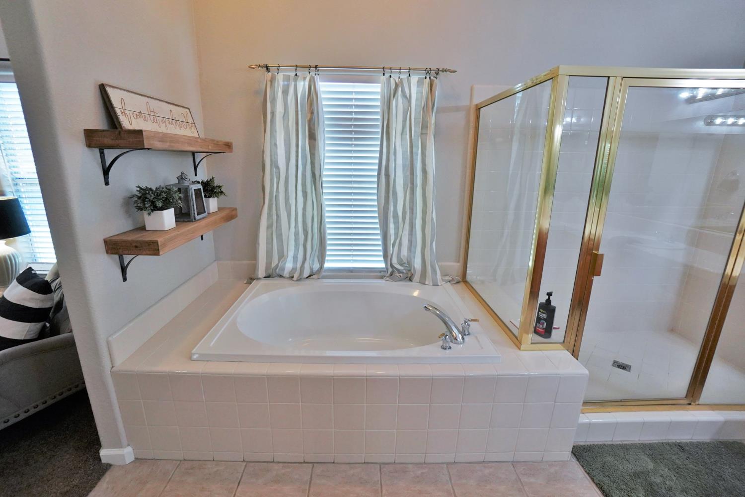 1059 W Julia Way, Hanford, CA 93230